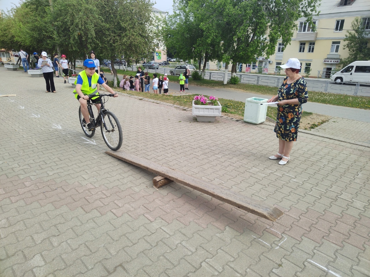 Школьники повторили правила безопасной езды | 09.06.2023 | Кировград -  БезФормата